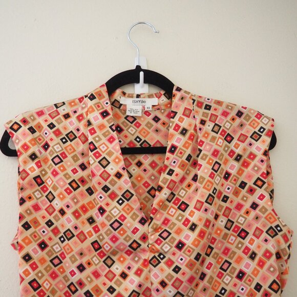 * Vintage Ishyu 100% Silk Sleeveless Square Patterned Blouse sz xs - Picture 2 of 6